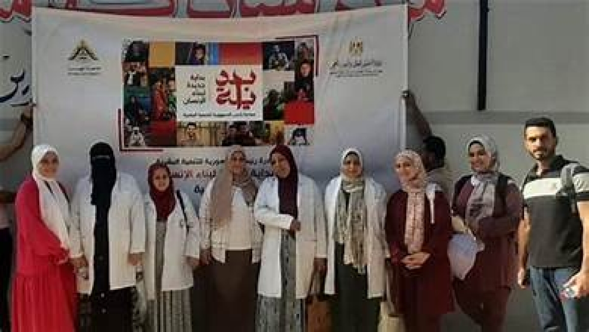 ضمن مبادرة  &quot;بداية جديدة لبناء الإنسان&quot; قافلة طبية لجامعة بنها بكفر مناقر